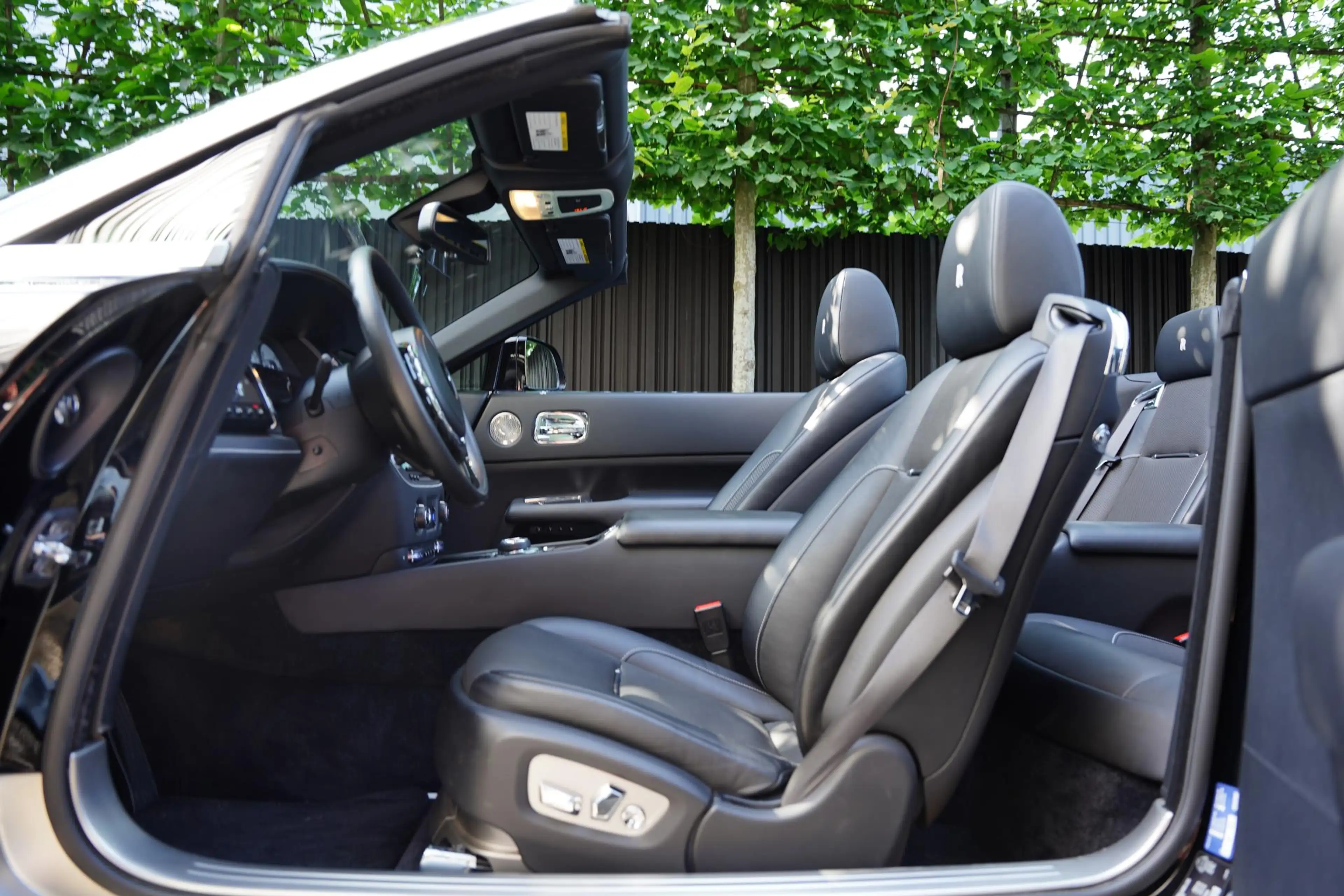 Rolls-Royce Dawn 6.6 V12 New Service — photo 8