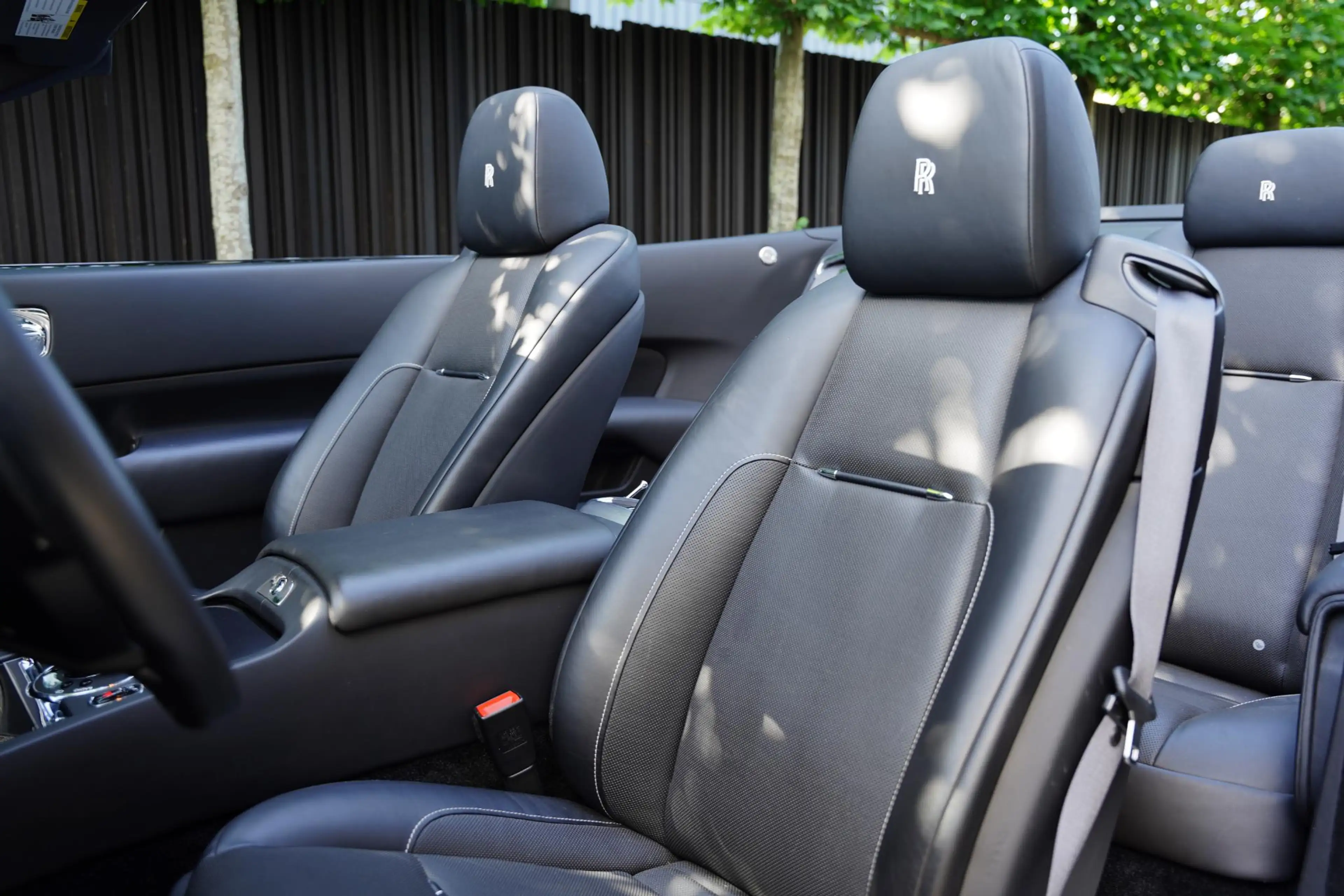 Rolls-Royce Dawn 6.6 V12 New Service — photo 9
