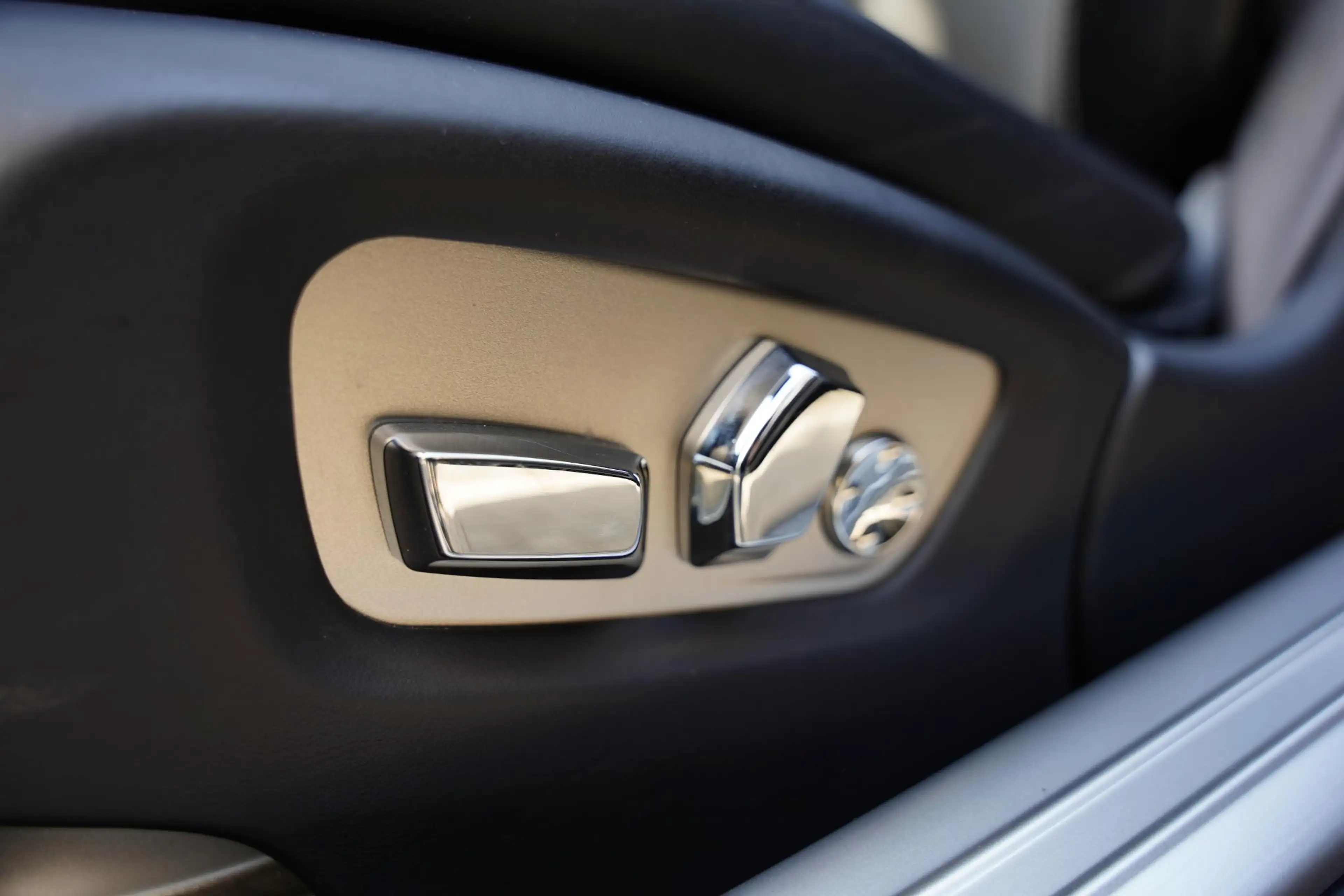 Rolls-Royce Dawn 6.6 V12 New Service — photo 28