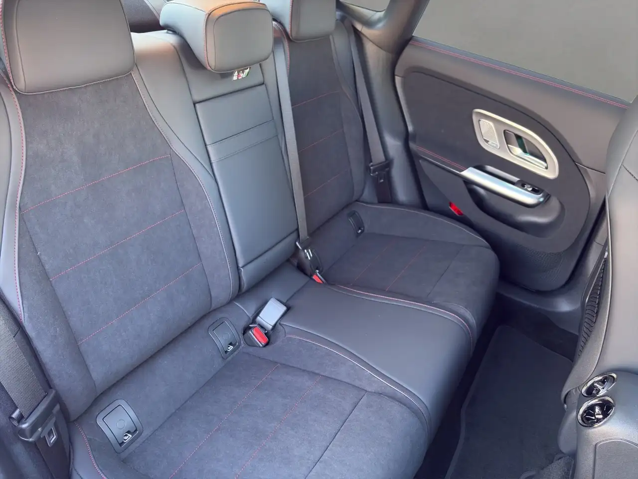 Mercedes-Benz CLA 250 + NEW! AMG Burm 360 ° DISTO TWA PANO 10