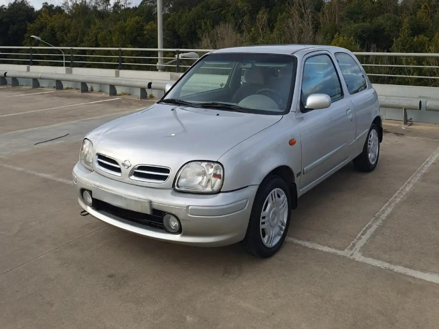 Nissan Micra 3p 1.0 SE Srebrny - 1