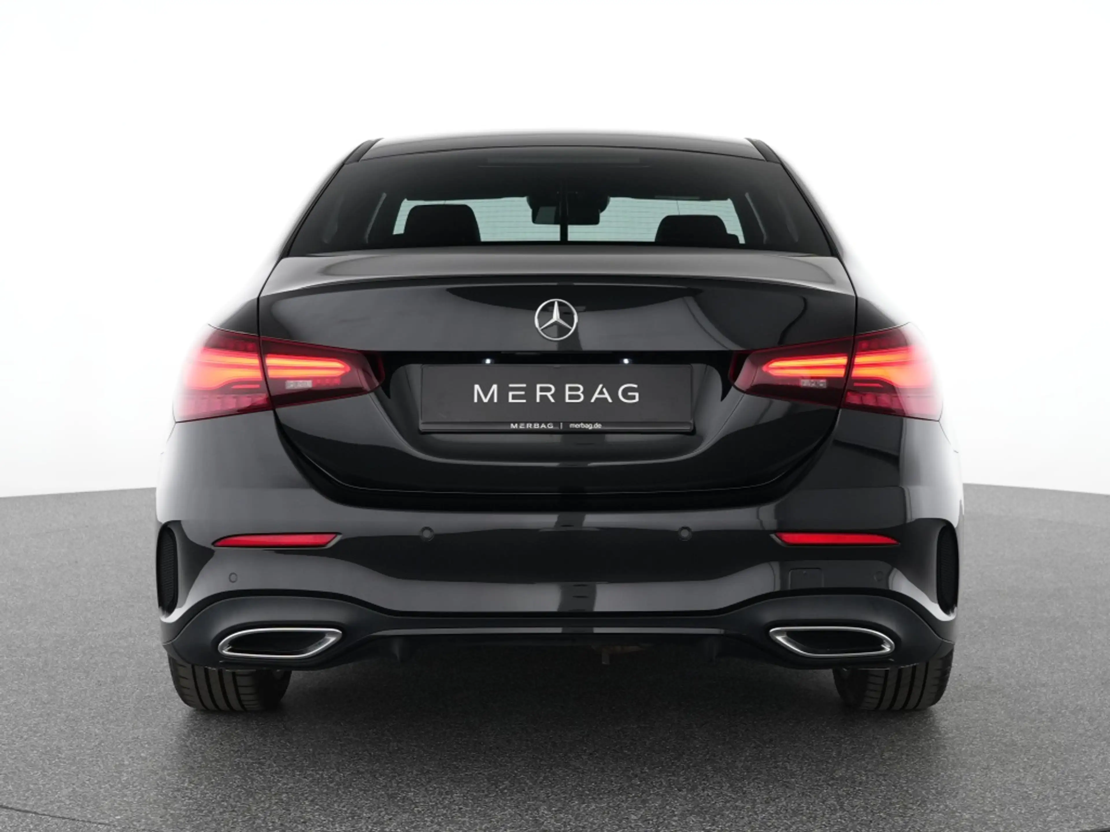 Mercedes-Benz A 220 d Lim AMG Premium+ Night Pano Multibeam HUD — photo 4
