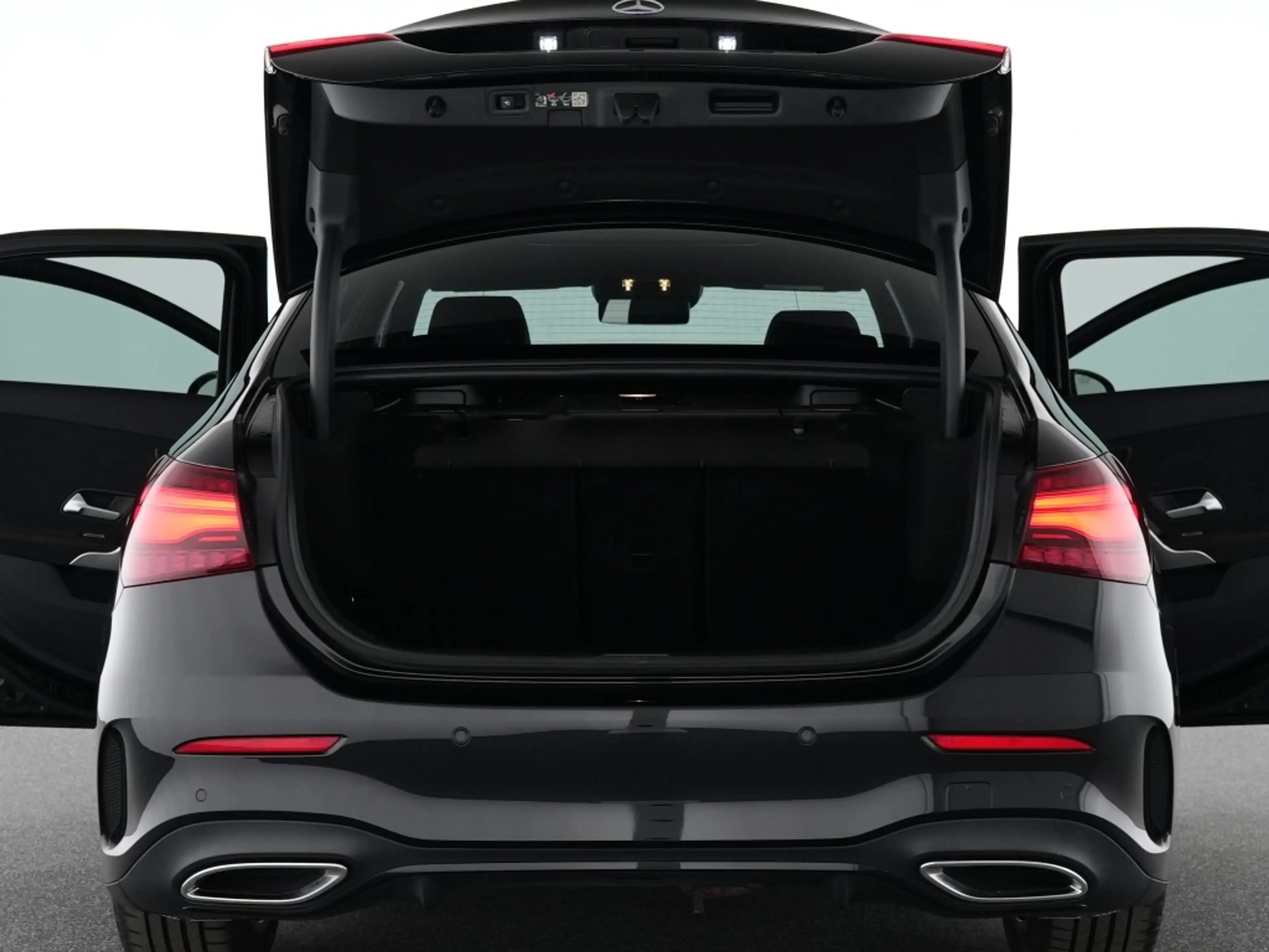 Mercedes-Benz A 220 d Lim AMG Premium+ Night Pano Multibeam HUD — photo 15