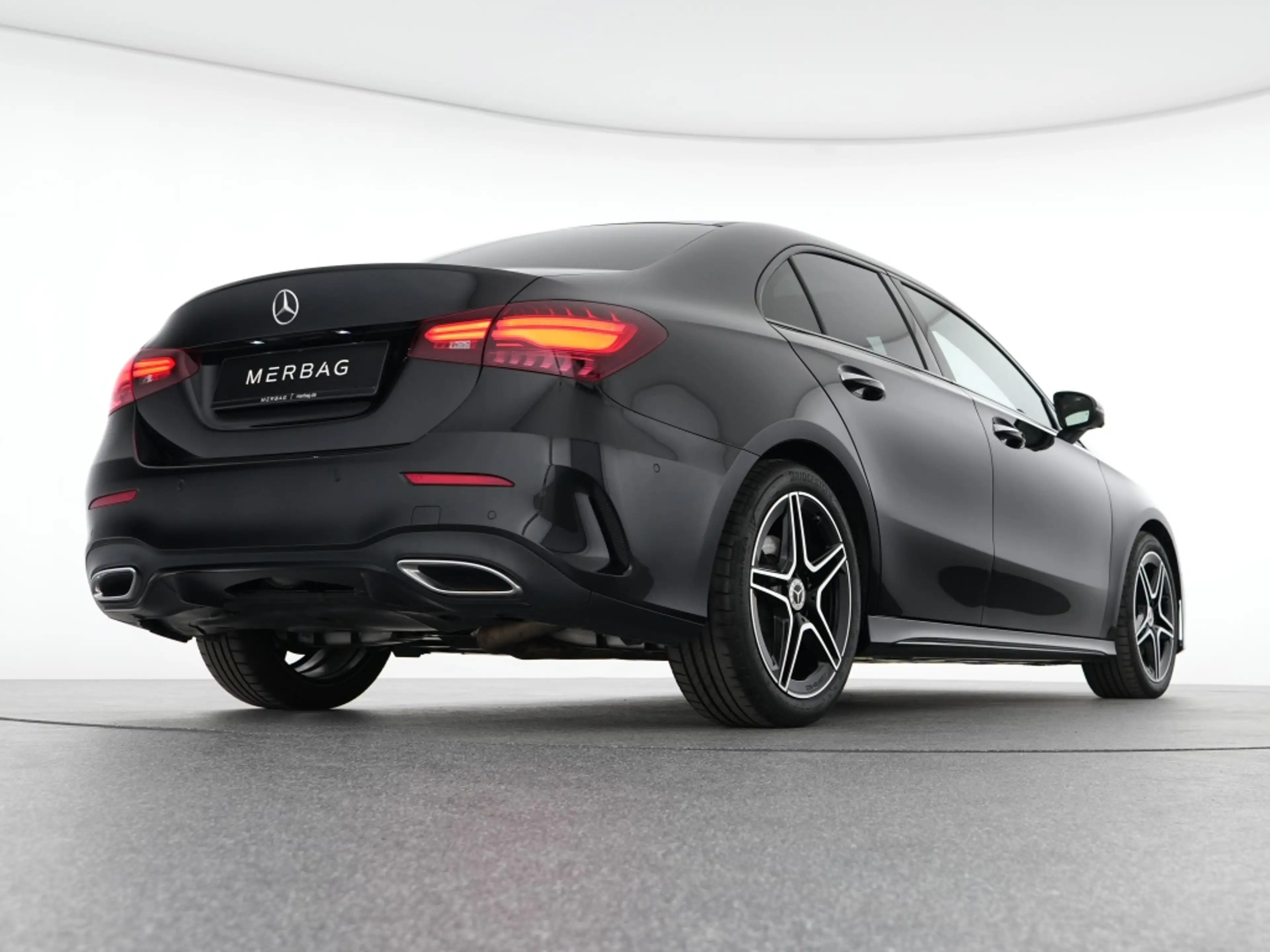 Mercedes-Benz A 220 d Lim AMG Premium+ Night Pano Multibeam HUD — photo 9