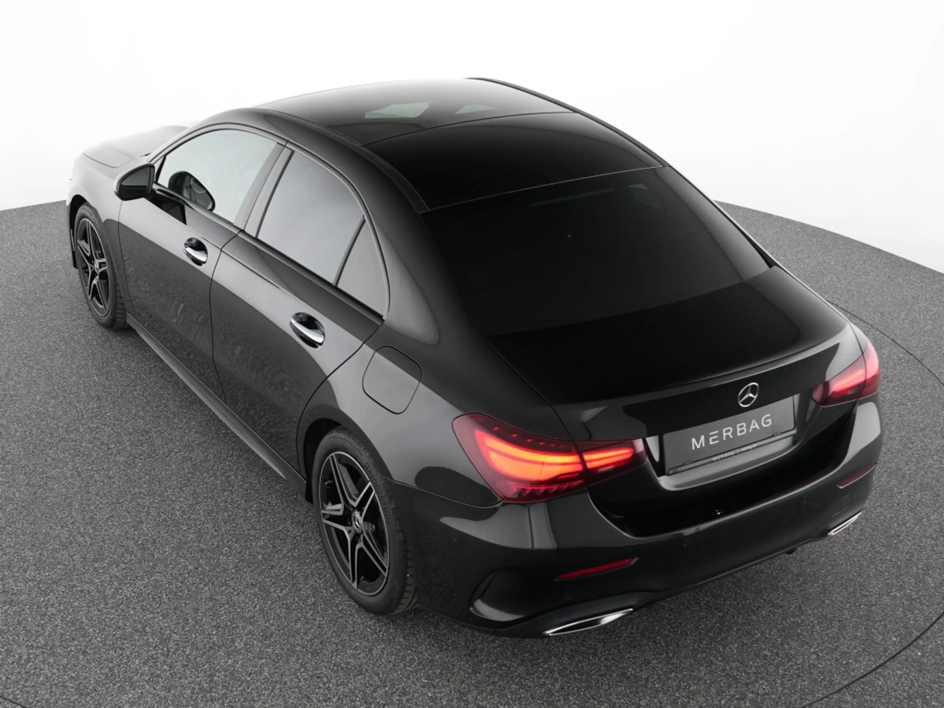 Mercedes-Benz A 220 d Lim AMG Premium+ Night Pano Multibeam HUD — photo 11