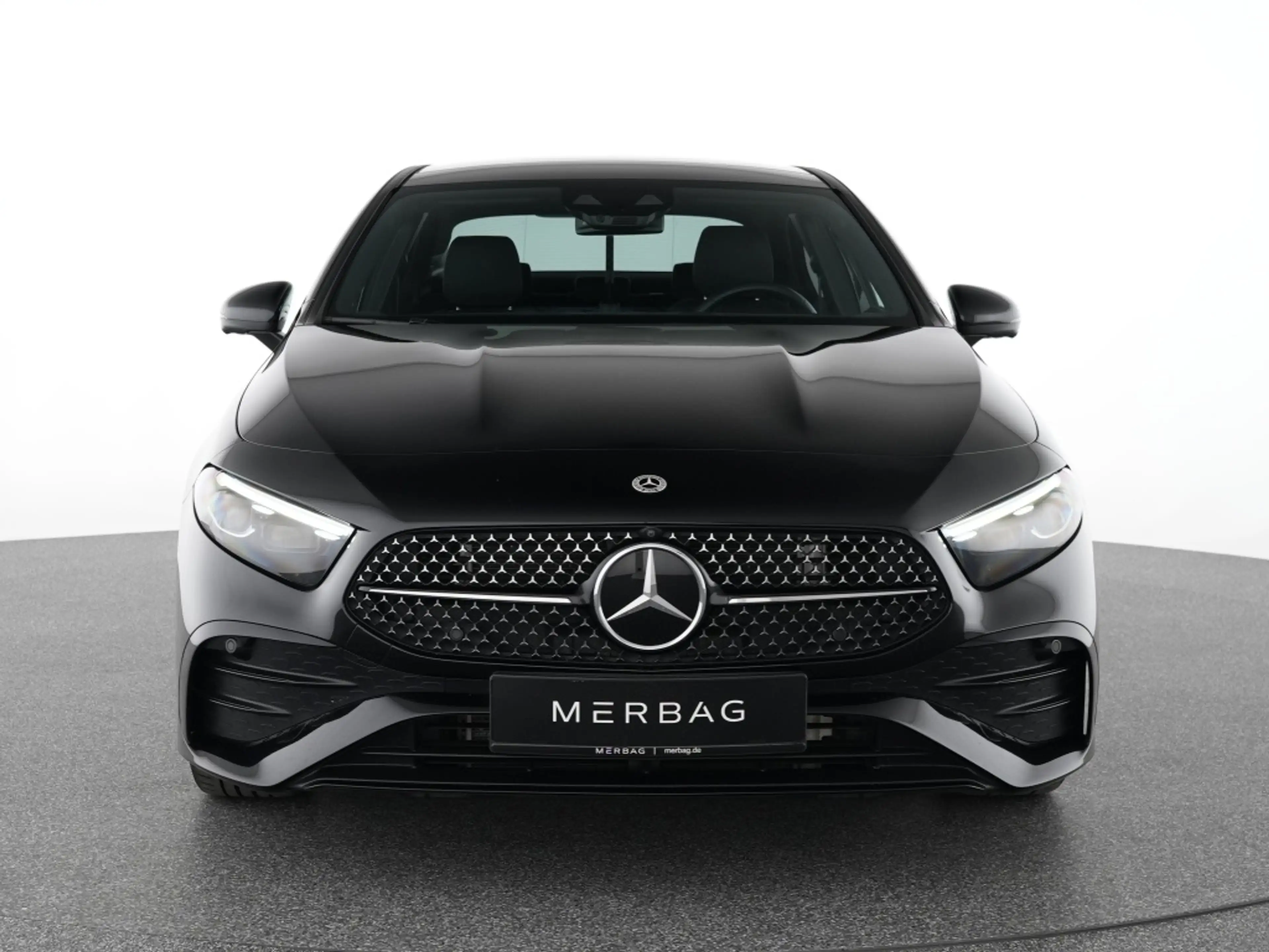 Mercedes-Benz A 220 d Lim AMG Premium+ Night Pano Multibeam HUD — photo 2