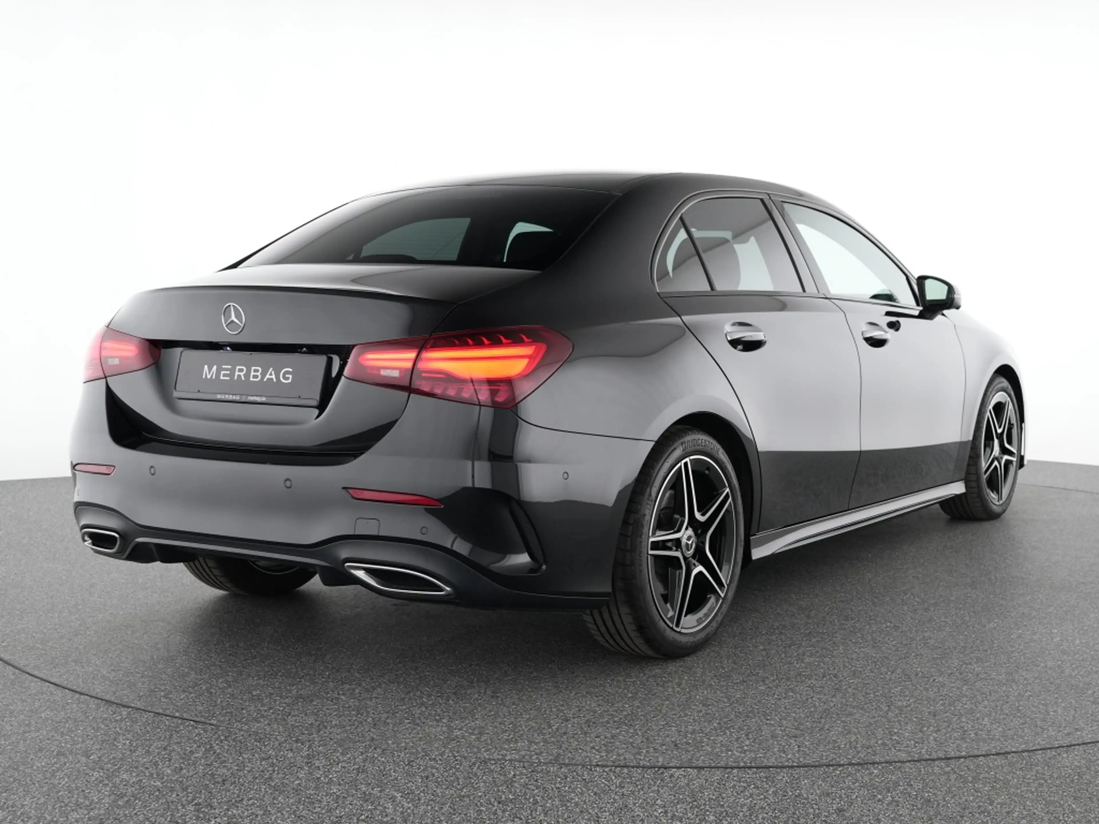 Mercedes-Benz A 220 d Lim AMG Premium+ Night Pano Multibeam HUD — photo 3