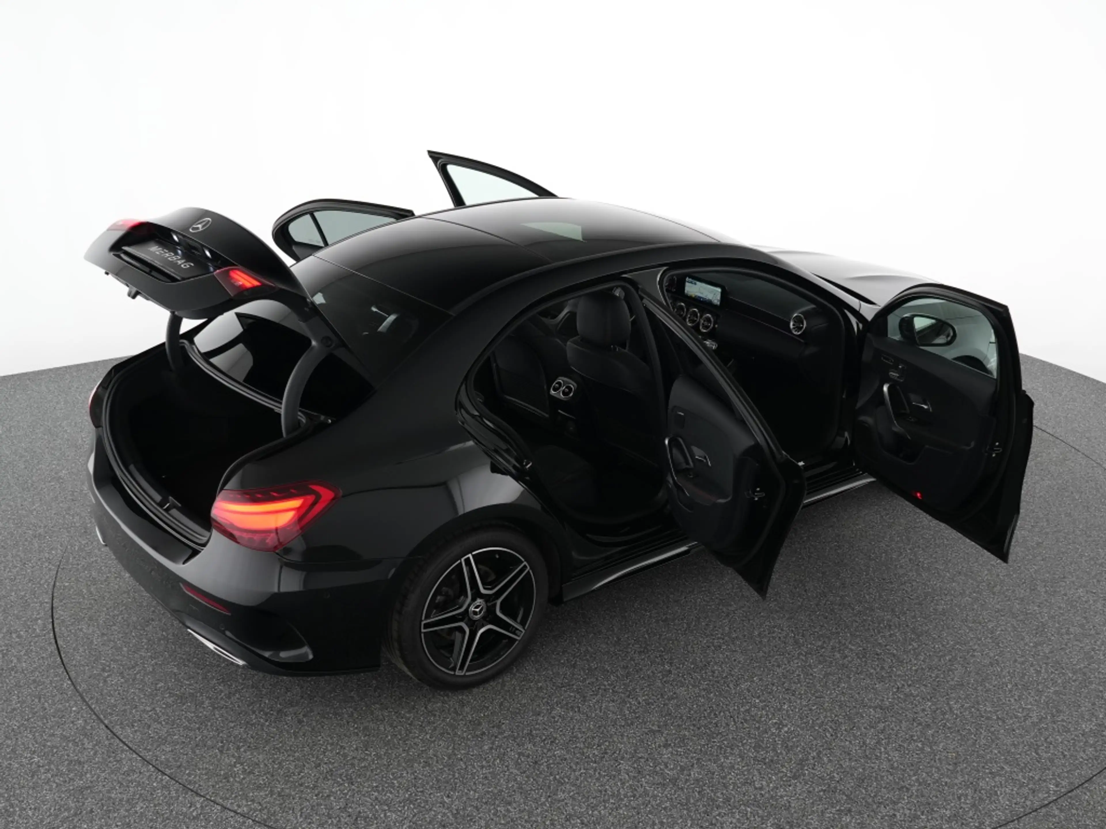 Mercedes-Benz A 220 d Lim AMG Premium+ Night Pano Multibeam HUD — photo 13