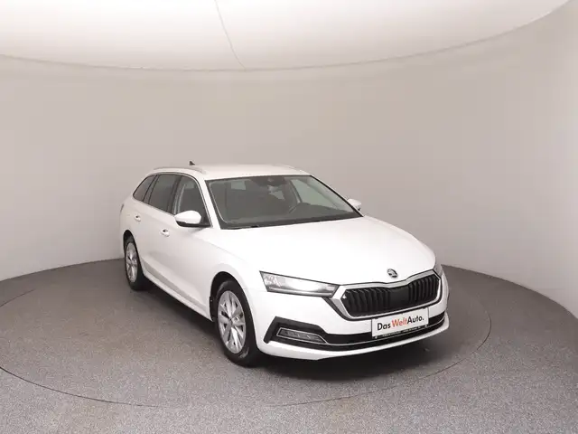 Skoda Octavia view 2