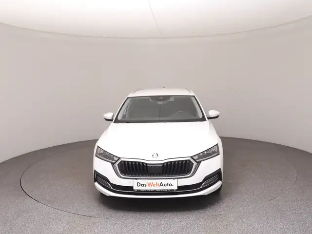 Skoda Octavia view 3