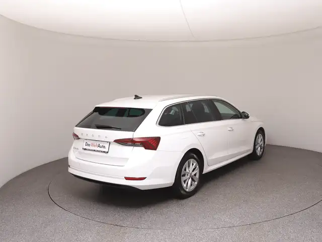 Skoda Octavia view 4