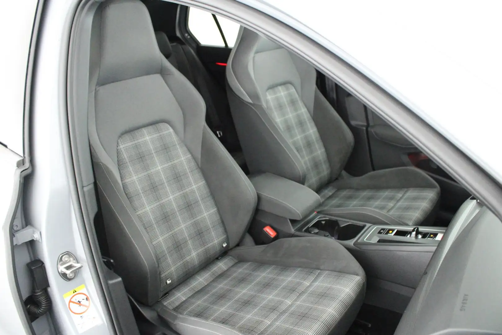 Volkswagen Golf GTD 2.0 TDI 200pk DSG Panoramadak Camera Virtual Cockp Gris - 2