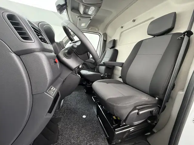 Renault Master view 11