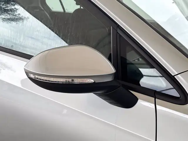 Volkswagen Golf view 16