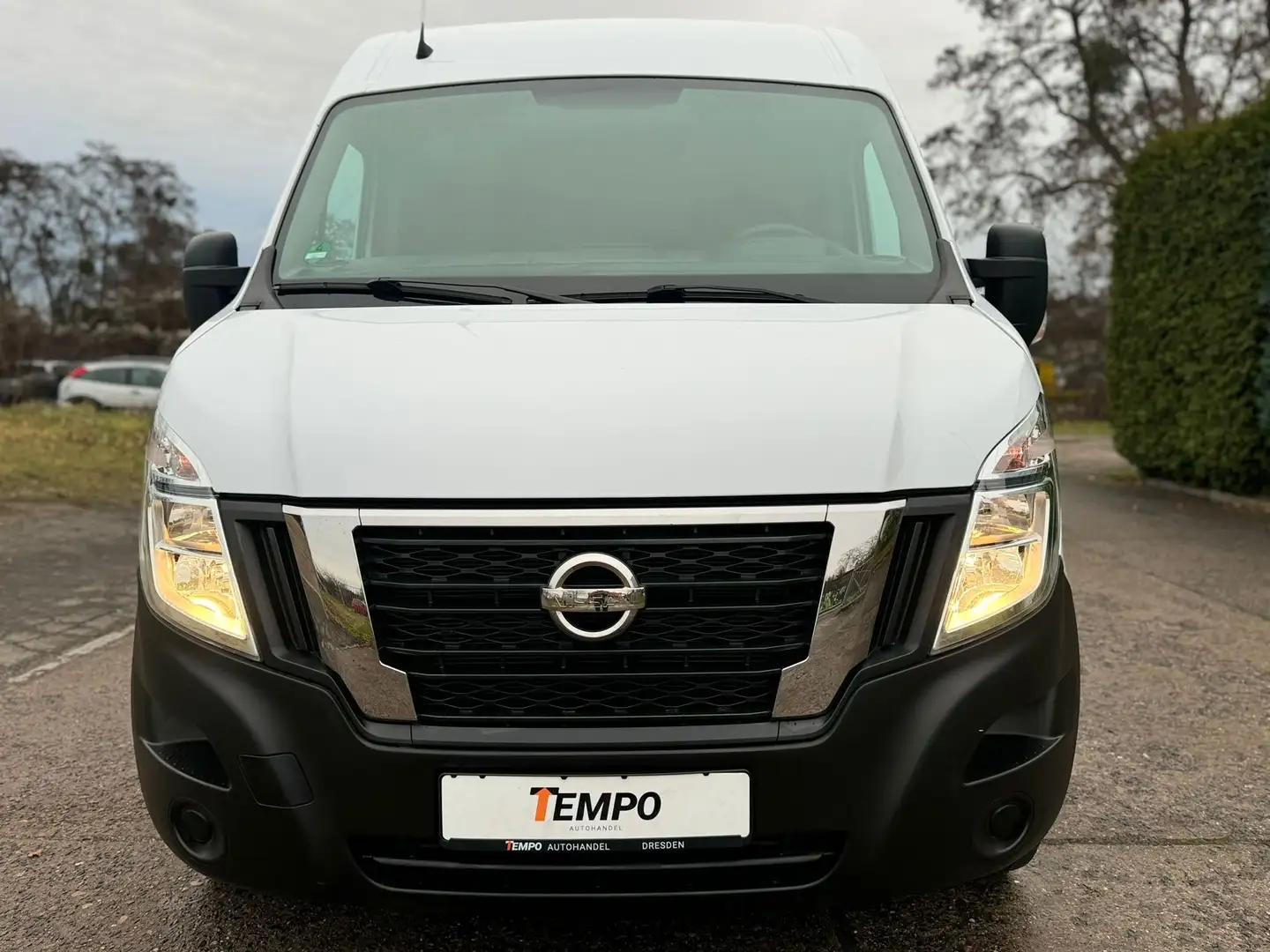 Nissan NV400 L2H2 3,5t PRO Weiß - 2