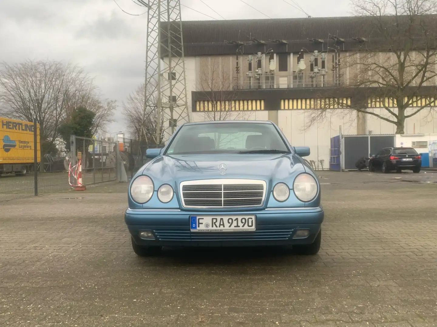 Mercedes-Benz E 200 Elegance Mavi - 1