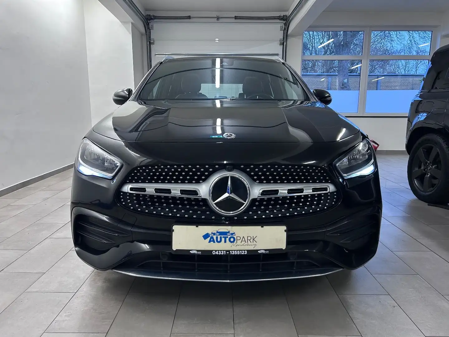 Mercedes-Benz GLA 250 e/Hybrid *Scheckheft*Panorama*1.Hand* Schwarz - 2