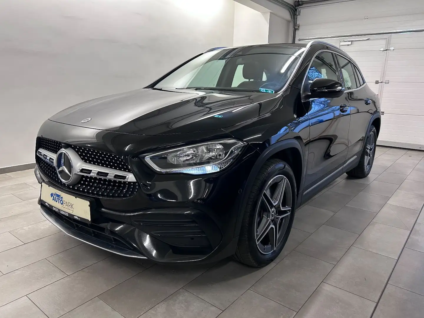Mercedes-Benz GLA 250 e/Hybrid *Scheckheft*Panorama*1.Hand* Schwarz - 1