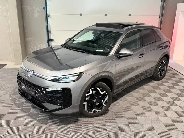 Volkswagen T-Roc view 2