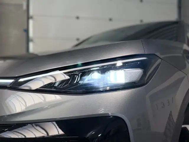 Volkswagen T-Roc view 4