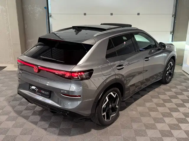 Volkswagen T-Roc view 10