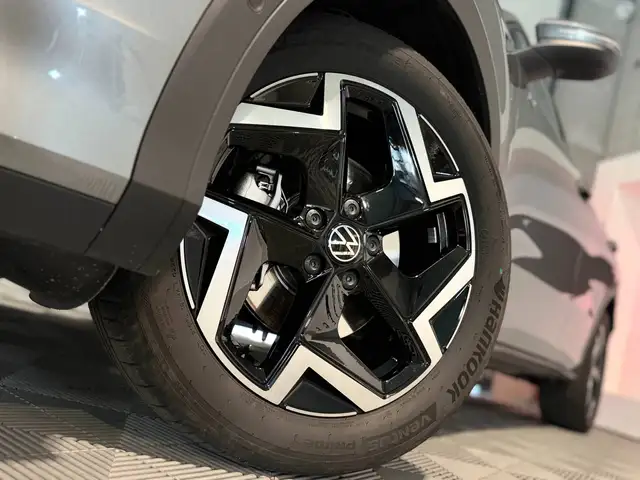 Volkswagen T-Roc view 8
