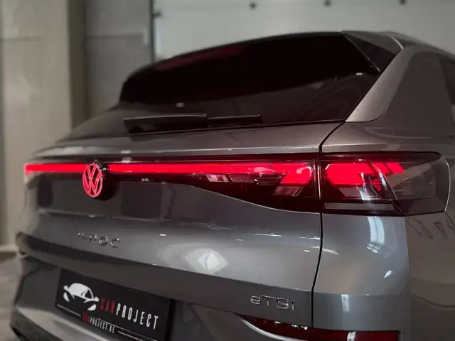Volkswagen T-Roc view 13