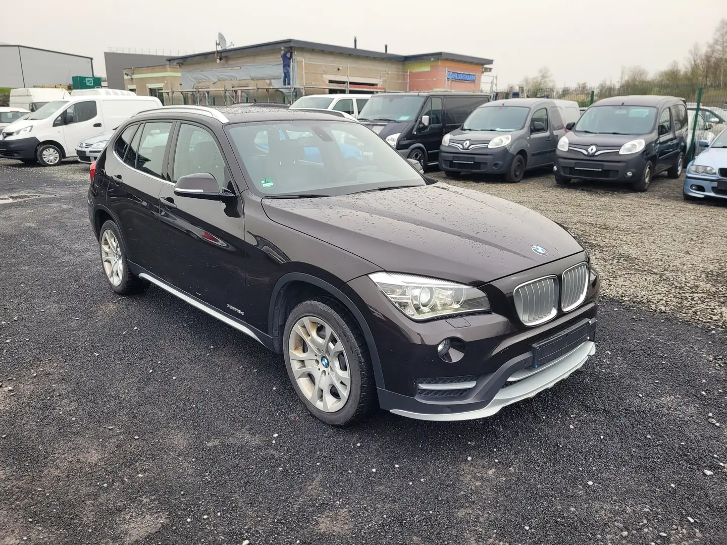 BMW X1 xDrive 18d Braun - 1