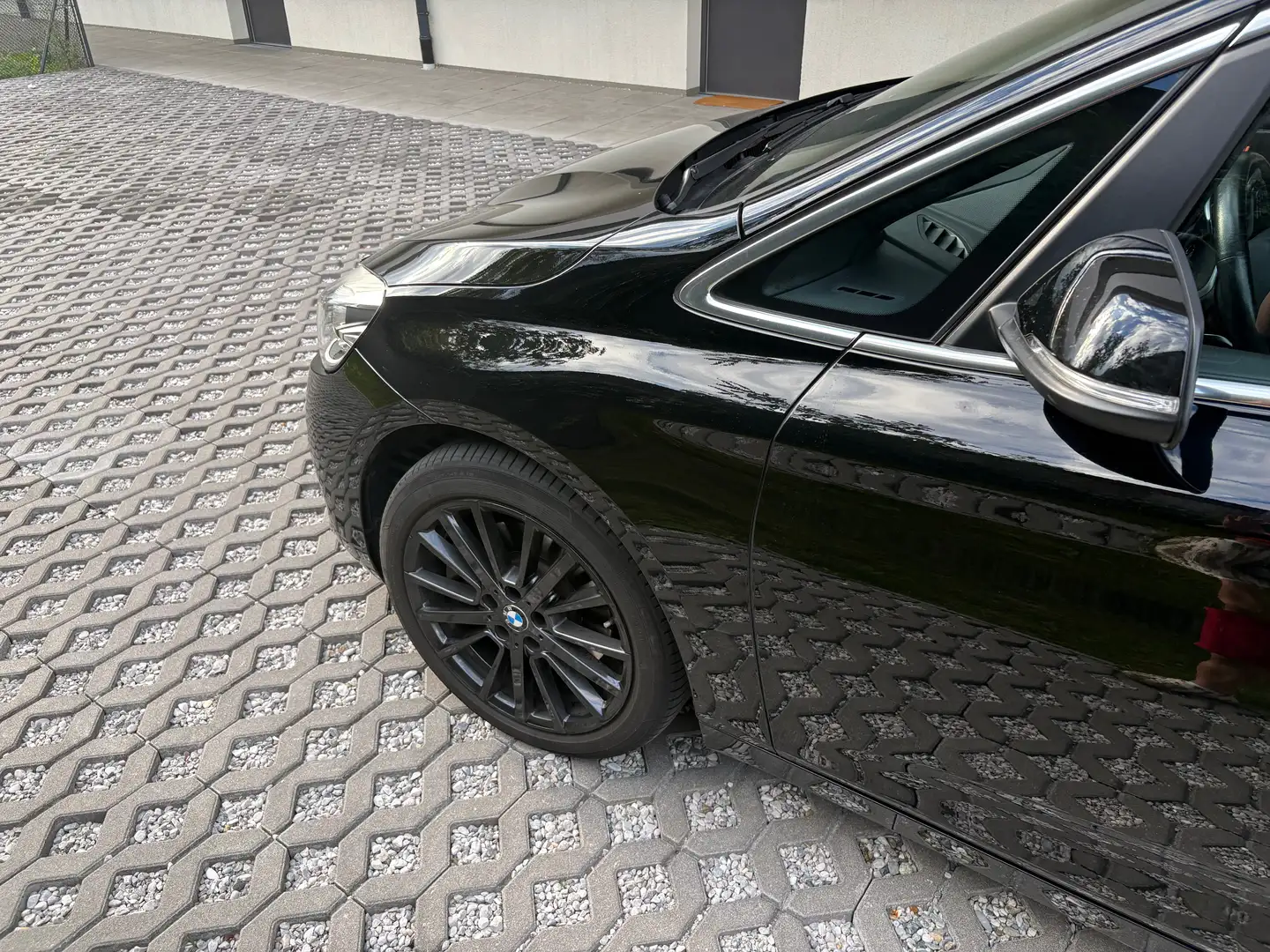 BMW 220 220d Gran Tourer Luxury Line Aut. Luxury Line Schwarz - 2