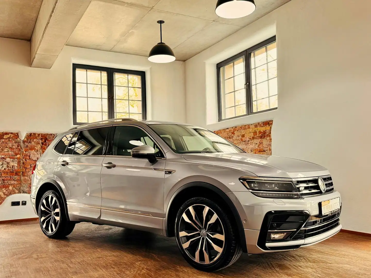 Volkswagen Tiguan Allspace 2.0 TDI 4Motion R-Line AHK Kam Plateado - 2
