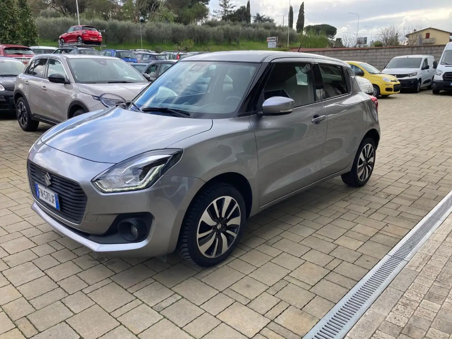 Suzuki Swift 1.2 Hybrid 4WD AllGrip Top Grigio - 1