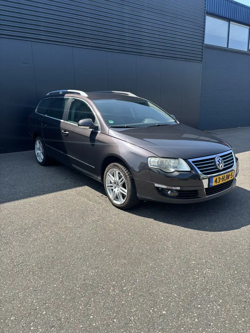 Volkswagen Passat 1.8 TFSI Trendline Brown - 1