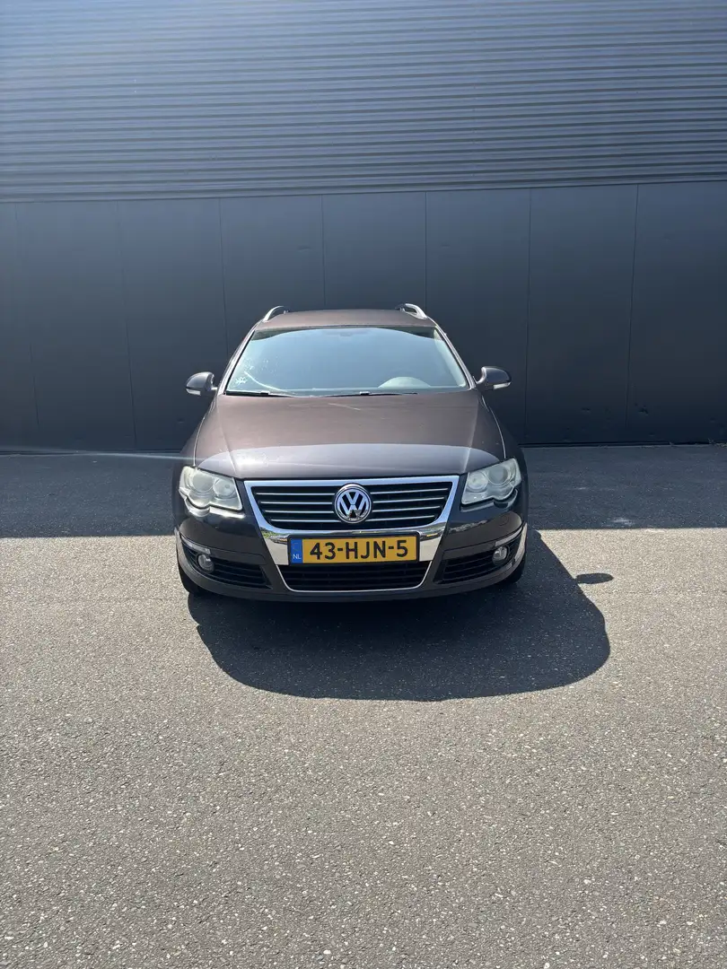 Volkswagen Passat 1.8 TFSI Trendline Brown - 2