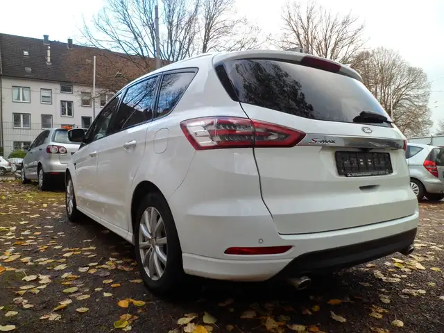 Ford S-Max view 4