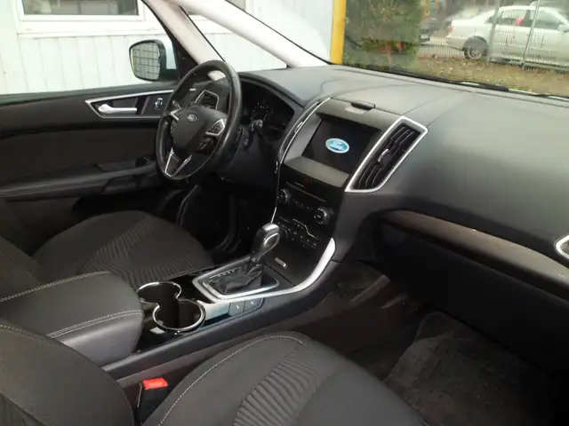 Ford S-Max view 14