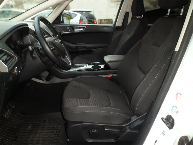 Ford S-Max view 9