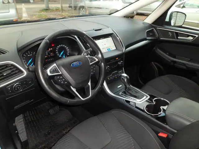 Ford S-Max view 13