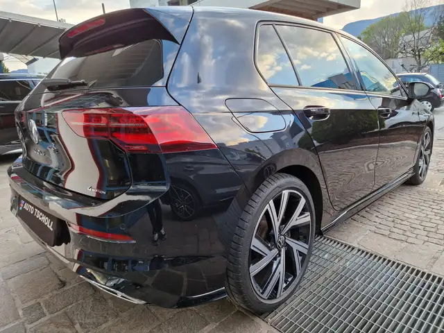 Volkswagen Golf view 3