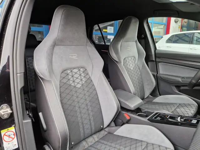 Volkswagen Golf view 9