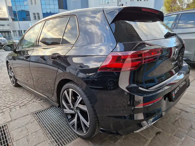 Volkswagen Golf view 4