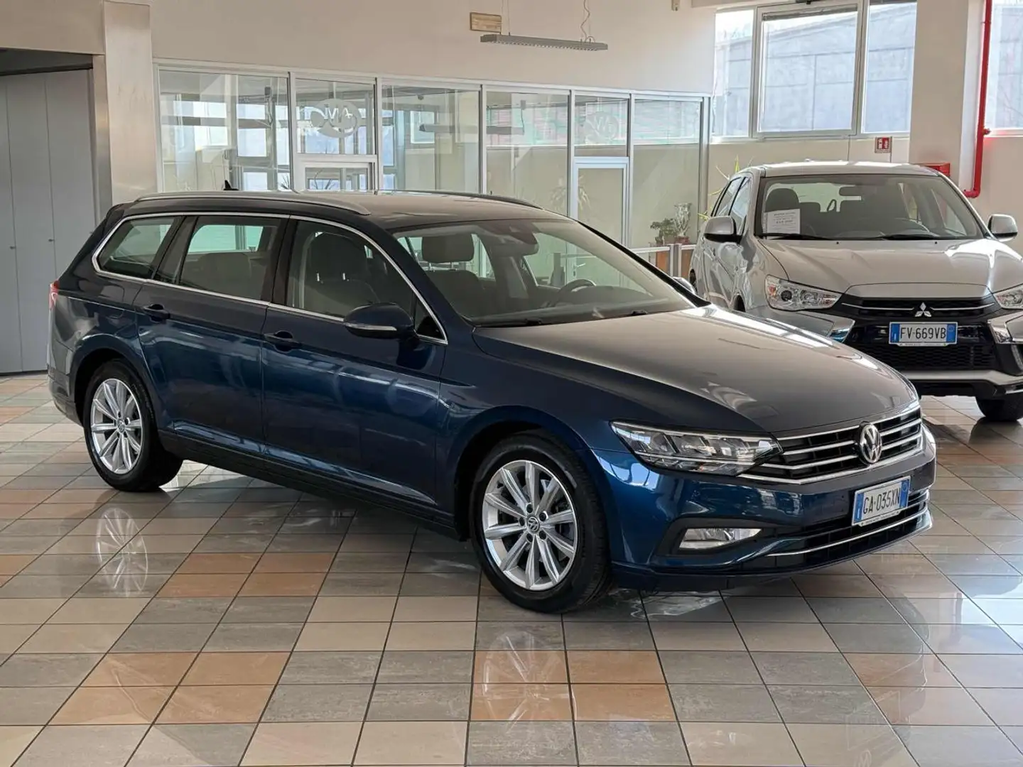 Volkswagen Passat Variant 1.6 TDI SCR DSG Business BMT Bleu - 2
