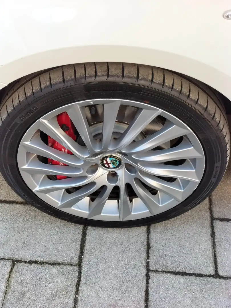Alfa Romeo Giulietta Giulietta  2013 1750 tbi Quadrifoglio Verde 235cv Bianco - 1