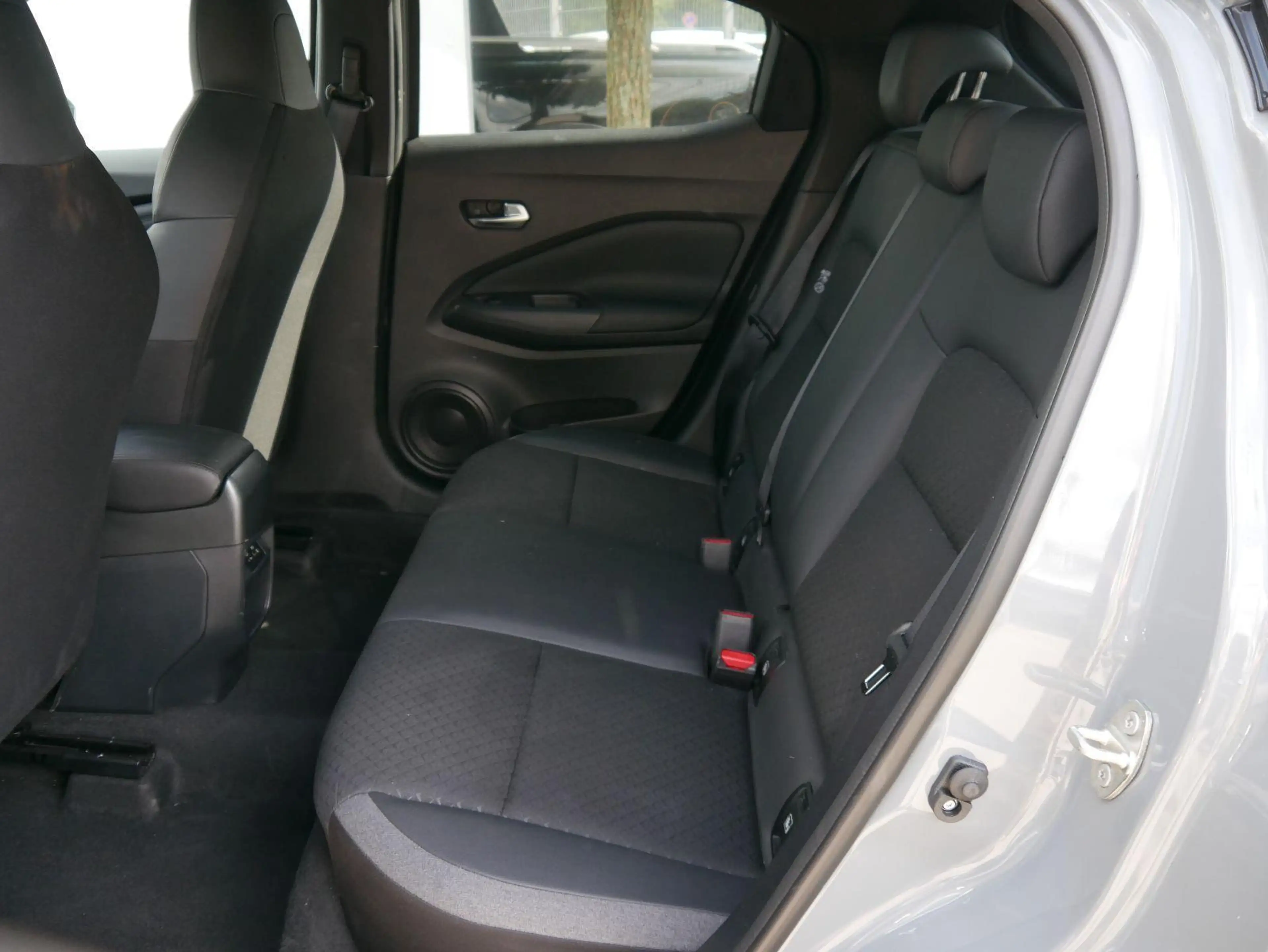 Nissan Juke N-CONNECTA 1.0 DIG-T DCT*NAVI*PDC-KAMERA*LED*SH... — photo 8