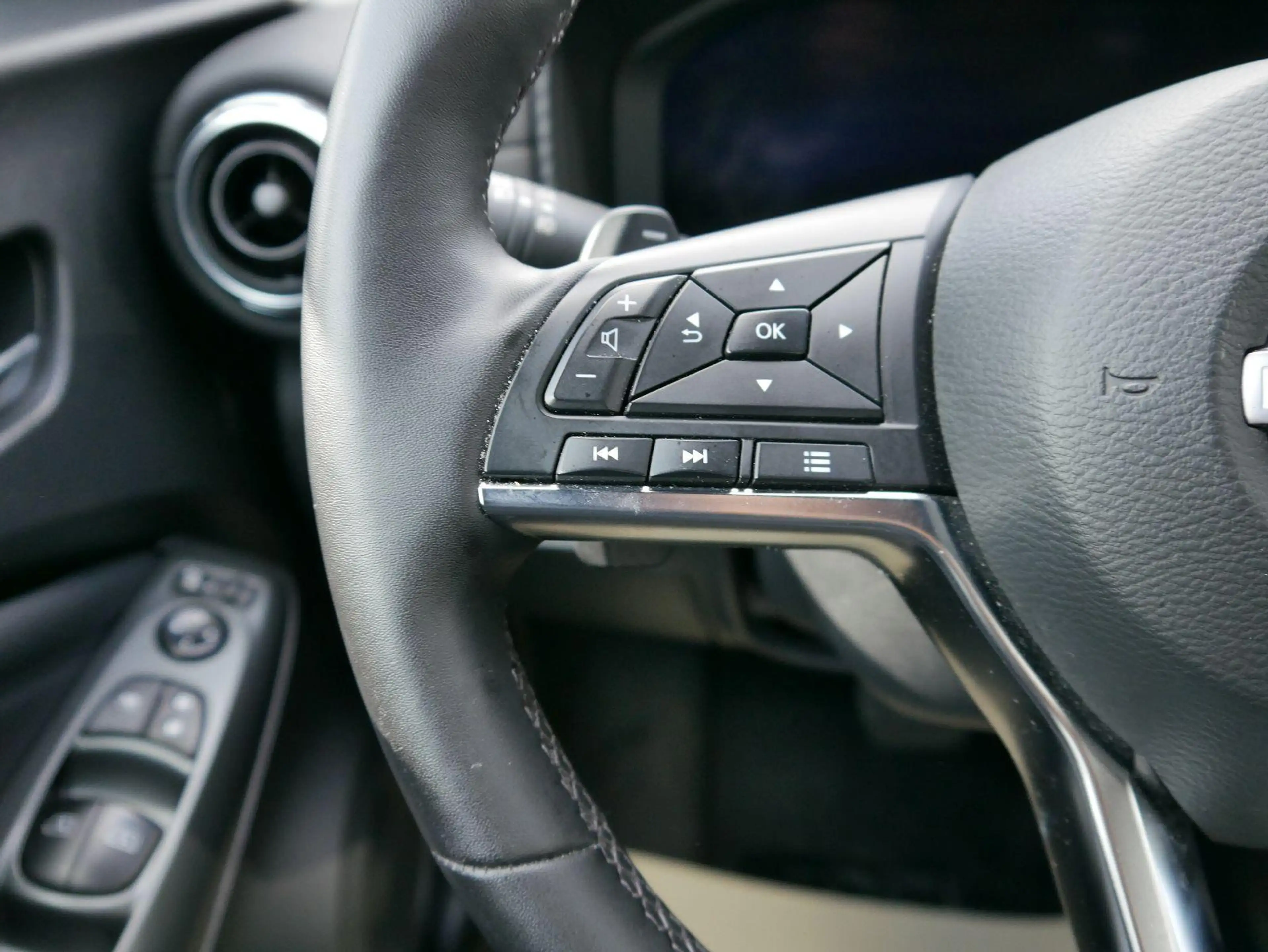 Nissan Juke N-CONNECTA 1.0 DIG-T DCT*NAVI*PDC-KAMERA*LED*SH... — photo 11