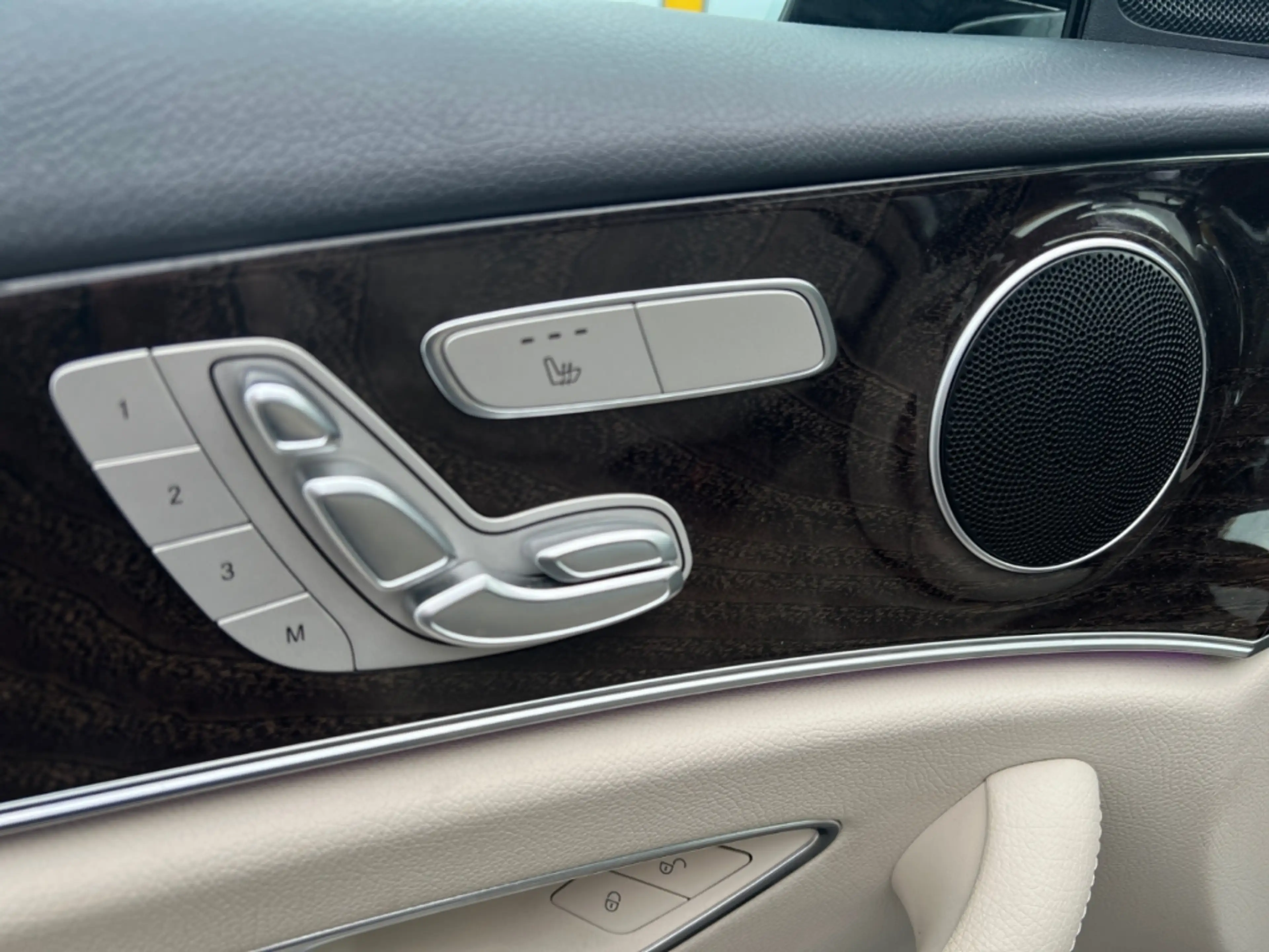 Mercedes-Benz E 220 d Navi Leder Memory Sitze Massagesitze LED ACC El. — photo 13