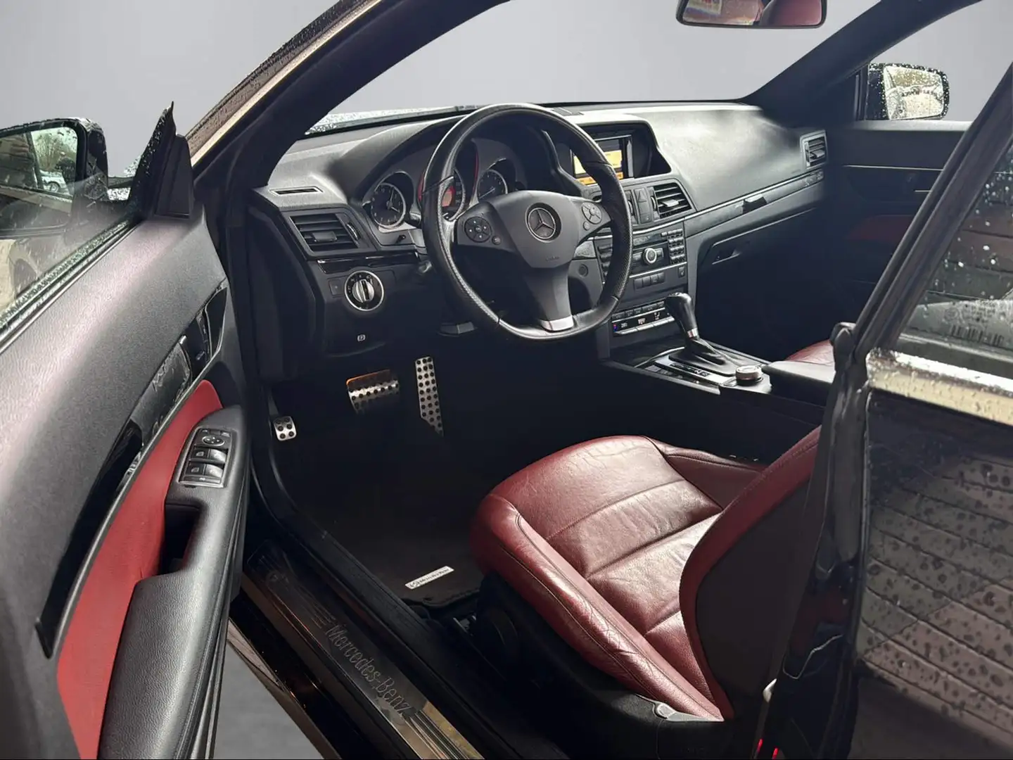 Mercedes-Benz E 250 CGI BlueEfficiency/Leder/Panorama/Klima Schwarz - 2