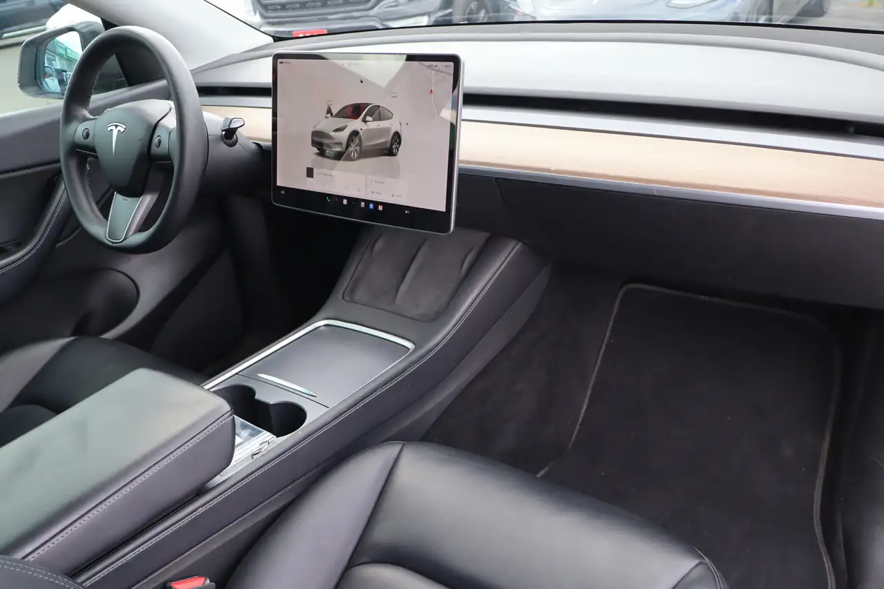 Tesla Model Y снимка Tesla Model Y