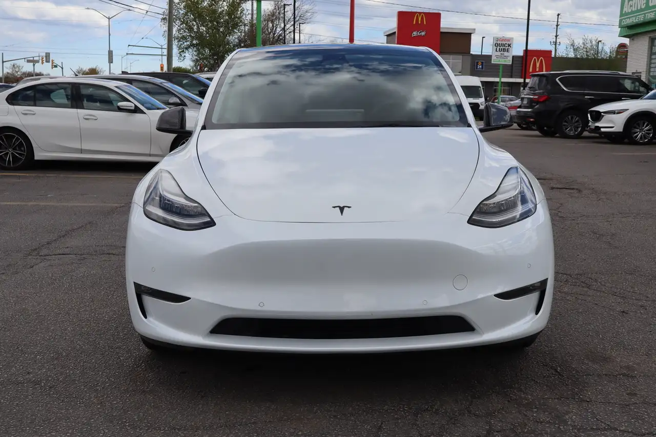 Tesla Model Y снимка Tesla Model Y
