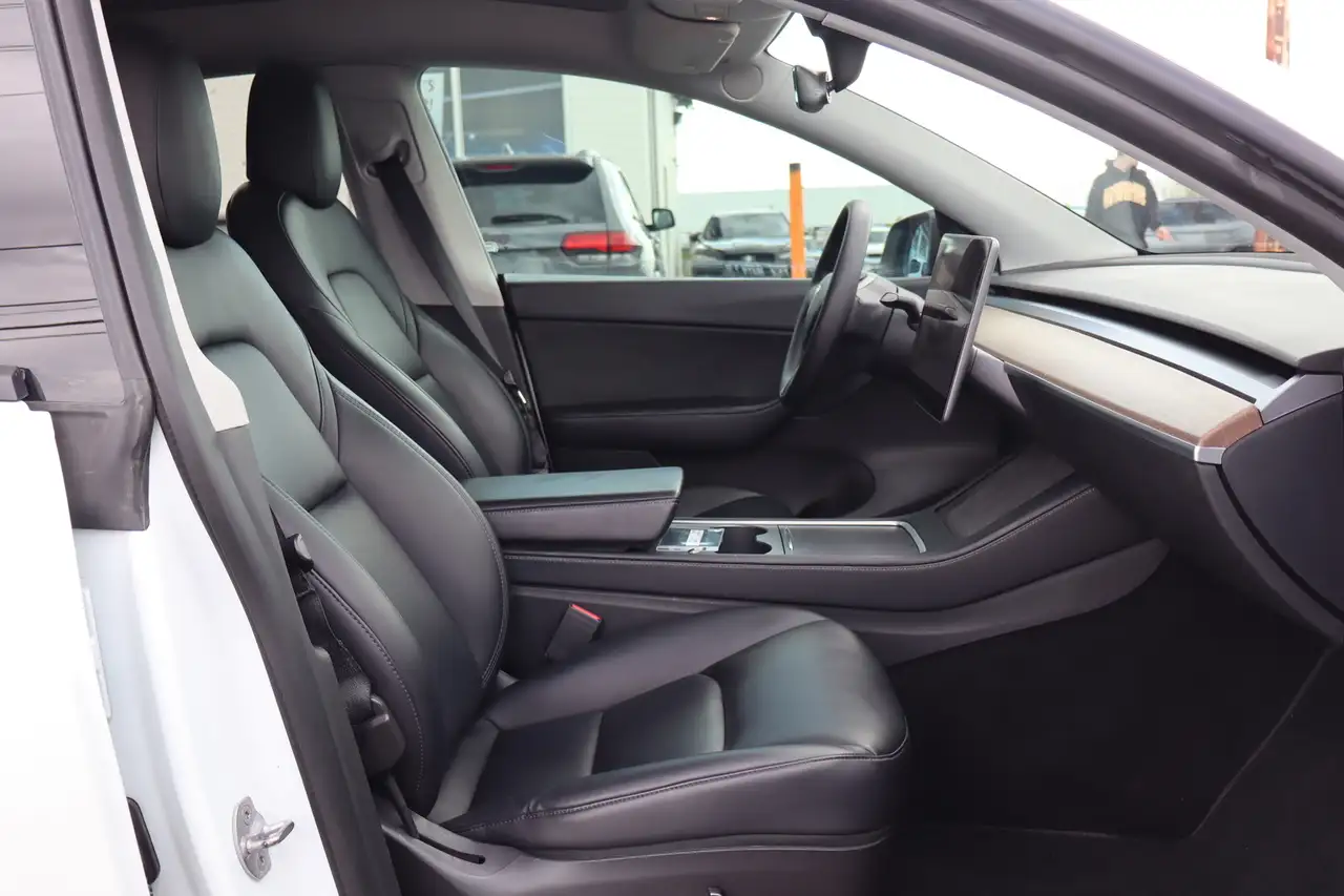 Tesla Model Y снимка Tesla Model Y