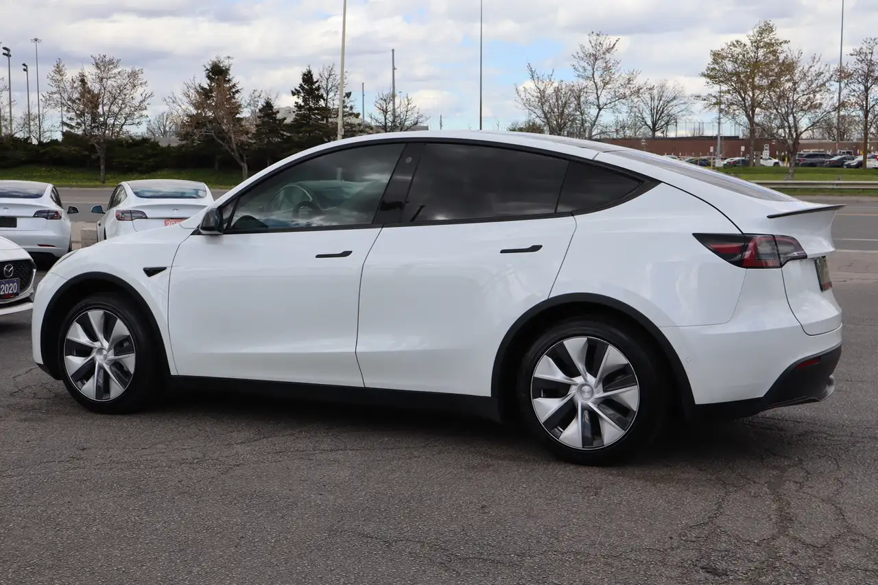 Tesla Model Y снимка Tesla Model Y